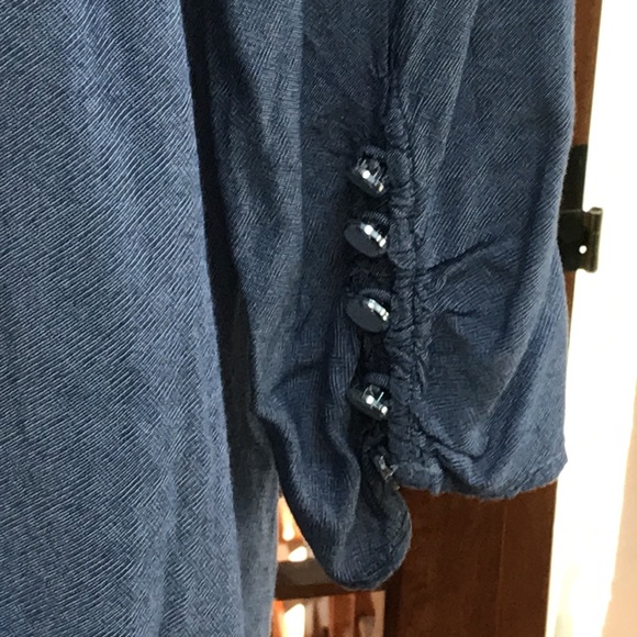 Spense blue shirt with silver colored buttons with tapered sides. Size XL. - Picture 6 of 8